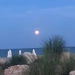 Beachfront Апартаменты